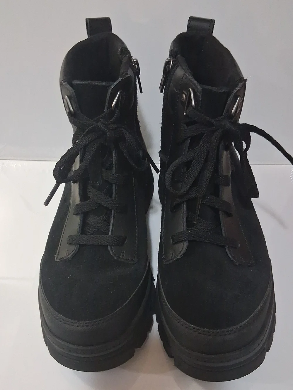 Pre-owned UGG Kids Black Lace-Up Ankle Boots with Side Zipper Pre-owned.